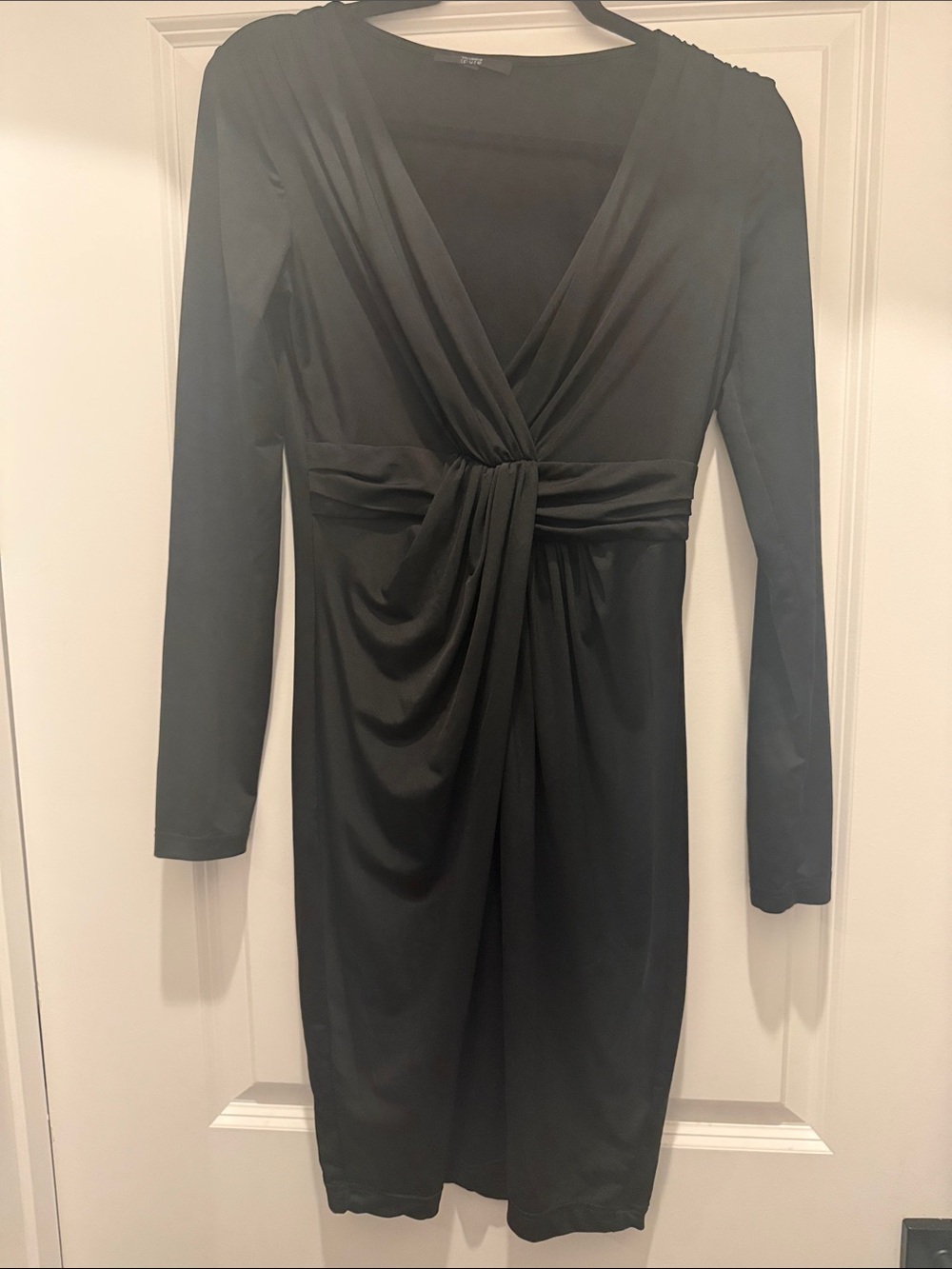 Chic Black Long-Sleeve Twist-Waist Dress